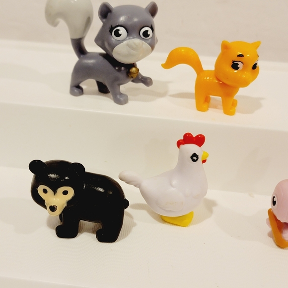 Paw Patrol Rare Pet Figure Set - Picture 3 of 9
